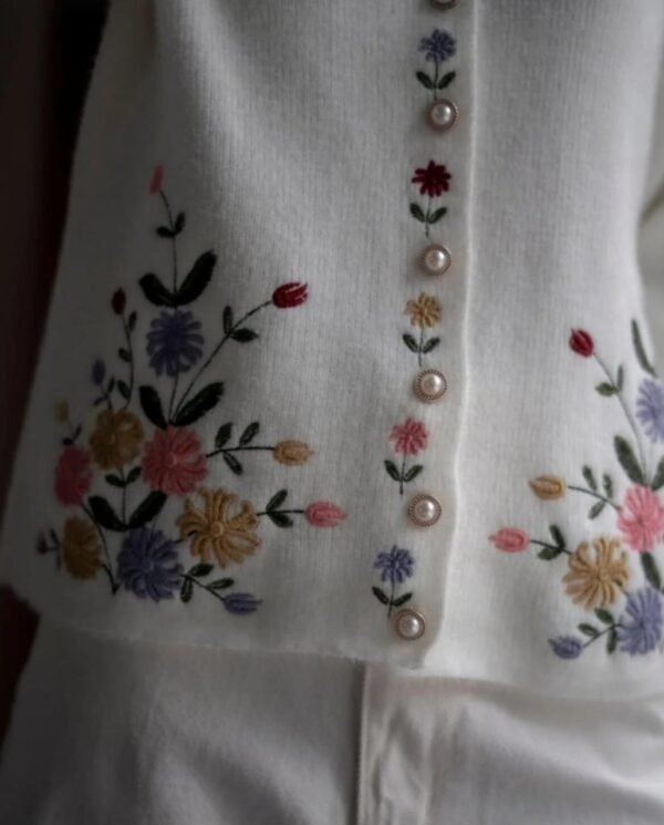 3 Çiçek Nakış Triko