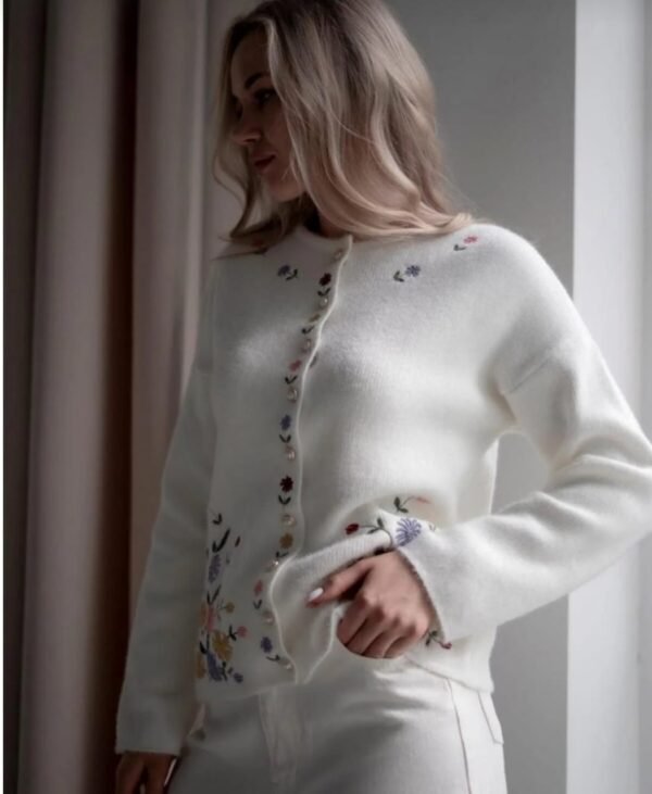 5 Çiçek Nakış Triko