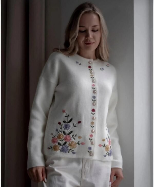 8 Çiçek Nakış Triko